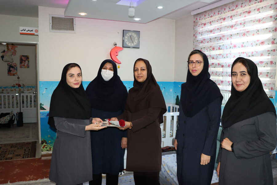  تجلیل از پرستاران شیرخوارگاه به مناسبت روز پرستار