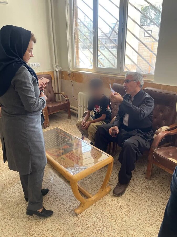 کودک بازمانده از تحصیل در مریوان با پیگیریهای مددکاری به مدرسه بازگشت