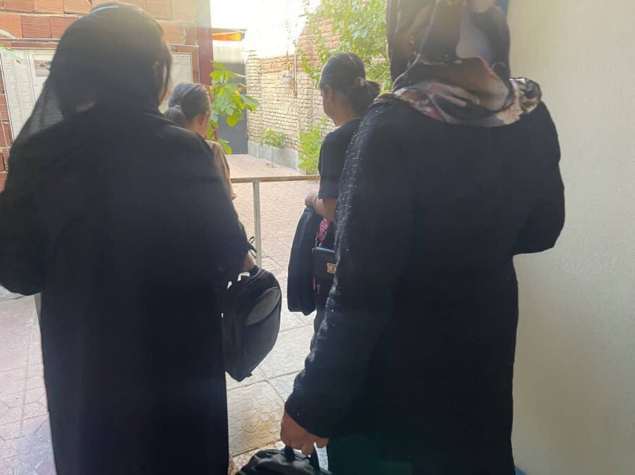 توزیع ۳۰۰ بسته لوازمالتحریر میان دانشآموزان نیازمند در مریوان آغاز شد