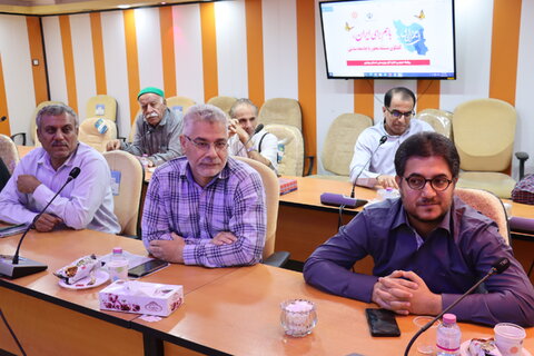 مسعود شیرافکن، مدیر کل بازرسی و ارتباطات مردمی استانداری، مهرناز اسکندری، مدیرکل بهزیستی استان، معاونان تخصصی اداره کل و جمعی از مدیران و کارشناسان مؤسسات، مراکز غیردولتی، تسهیلگران طرح سلام، تیم های