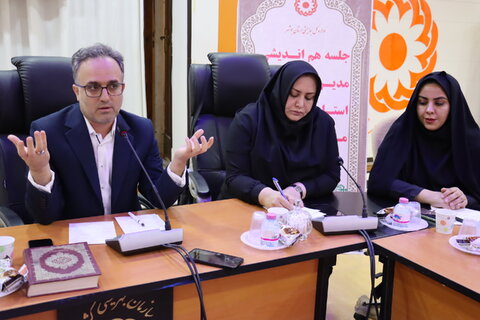 مسعود شیرافکن، مدیر کل بازرسی و ارتباطات مردمی استانداری، مهرناز اسکندری، مدیرکل بهزیستی استان، معاونان تخصصی اداره کل و جمعی از مدیران و کارشناسان مؤسسات، مراکز غیردولتی، تسهیلگران طرح سلام، تیم های