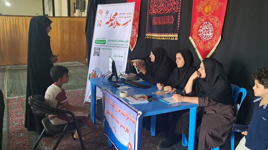 برپایی میز ارتباطات مردمی بهزیستی تاکستان در نماز جمعه