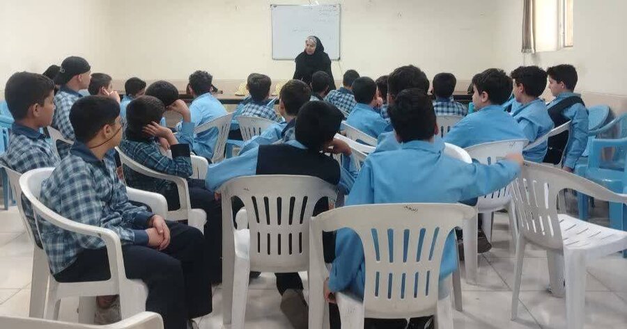 شیراز| برگزاری کارگاه «گوش دادن فعال؛ پلی برای ارتباط بهتر» در محله میانرود در قالب طرح «سلام محله»