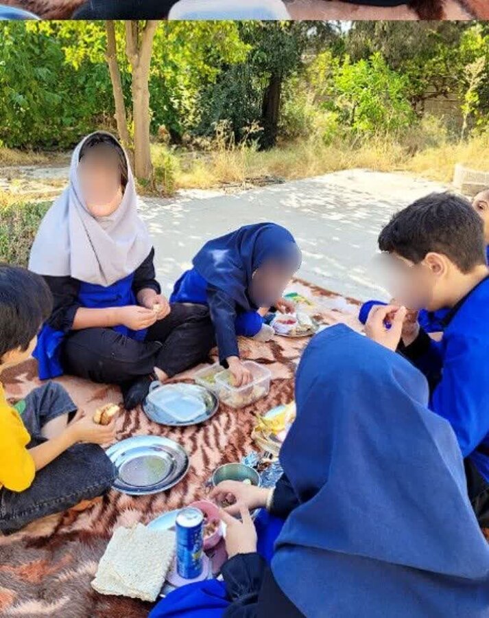 فیروزآباد |برگزاری اردوی داخلی و توزیع غذای سالم در مرکز توانبخشی «لاله و لادن» تحت نظارت بهزیستی فیروزآباد به مناسبت هفته ملی کودک و روز جهانی غذا