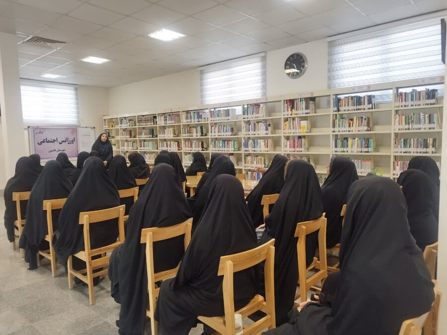 آموزش تابآوری اجتماعی به کارکنان دستگاههای اجرایی و بانوان سرپرست خانوار در ماماهان