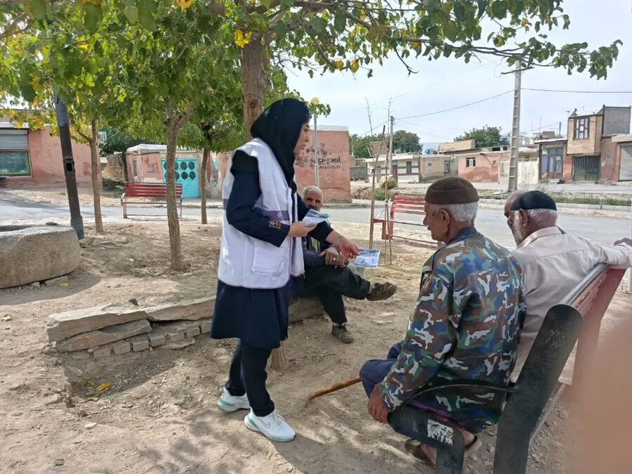 معرفی خدمات خط ۱۲۳ اورژانس اجتماعی به اهالی روستای سیمین