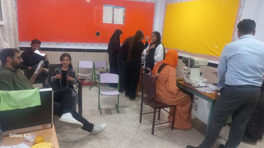 خدمات درمانی و بیناییسنجی رایگان به اهالی روستای قلعهجقه دیواندره ارائه شد