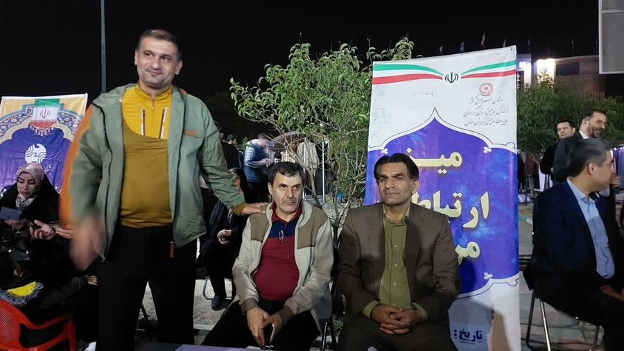 استقرار میز خدمت بهزیستی سنندج در تجمعهای شبانه مردمی