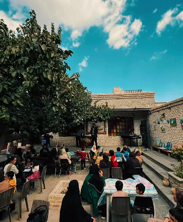 فیلم | «قدم‌های کوچک، دستاوردهای بزرگ»؛ جلوه‌گری استعدادهای کودکان اوتیسم در نمایشگاه مرکز روزنه همدان