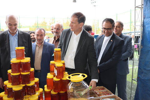 گزارش تصویری ا افتتاح خودرو اورژانس اجتماعی ۱۲۳ بهزیستی خنداب همزمان با جشنواره ملی انگور در روستای خانگاه