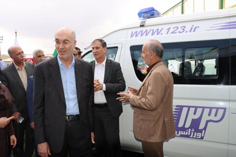 گزارش تصویری ا افتتاح خودرو اورژانس اجتماعی ۱۲۳ بهزیستی خنداب همزمان با جشنواره ملی انگور در روستای خانگاه