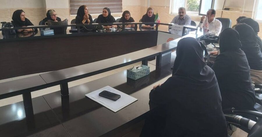 تأکید بر صیانت از حقوق افراد دارای معلولیت؛ برگزاری جلسه توجیهی قانون حمایت از حقوق معلولان در بهزیستی بوکان