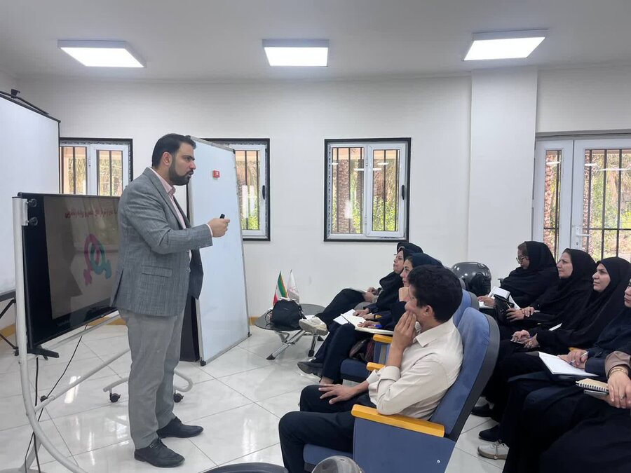 برگزاری کارگاه آموزشی تربیت فرزند در بم