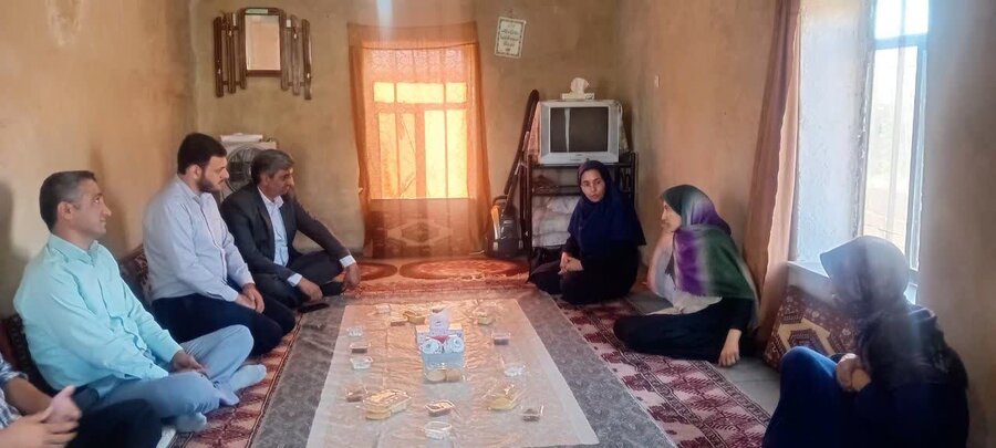 معاون بهزیستی گلستان با خانواده مددجوی جان‌باخته در سیلاب #مراوه‌تپه دیدار کرد