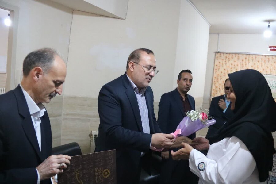 تجلیل فرماندار یزد و رئیس بهزیستی شهرستان از پرستاران شیرخوارگاه حضرت قائم(عج)