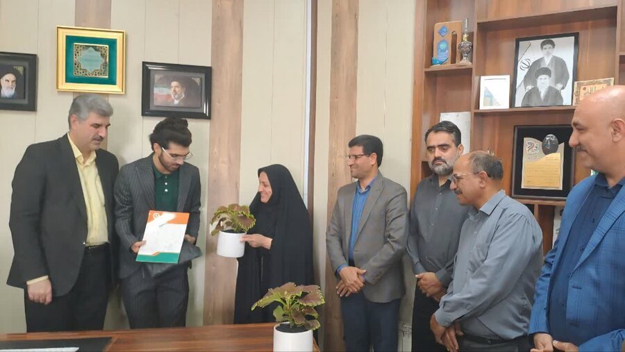 تجلیل از قهرمان پاراشنای کشور و مربی وی در زارچ
