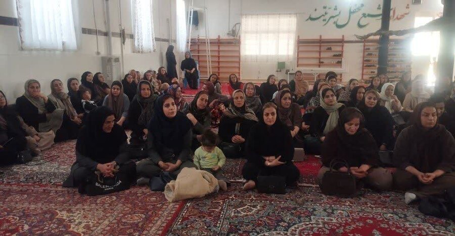 نشست آموزشی چالشهای دوران نوجوانی و نقش پیشگیری در قروه برگزار شد