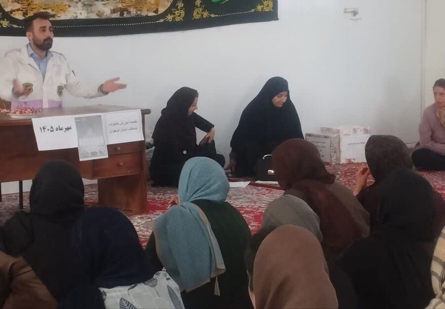 نشست آموزشی چالشهای دوران نوجوانی و نقش پیشگیری در قروه برگزار شد