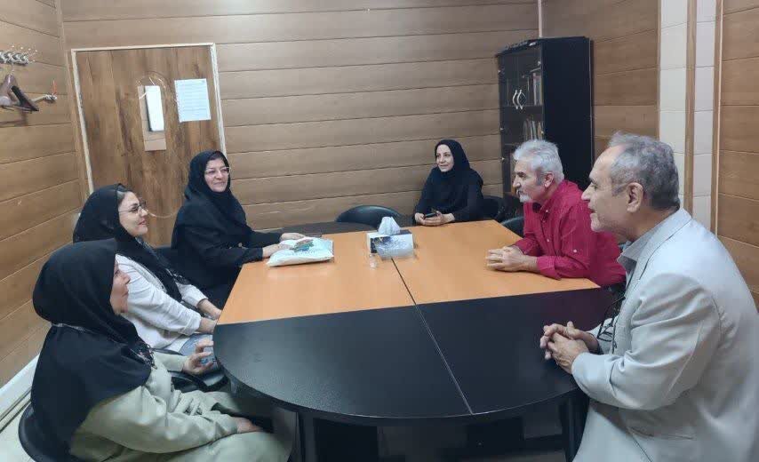 تقدیر از ورزشکار تحت پوشش بهزیستی شهرستان قزوین به مناسبت روز تربیت بدنی و ورزش