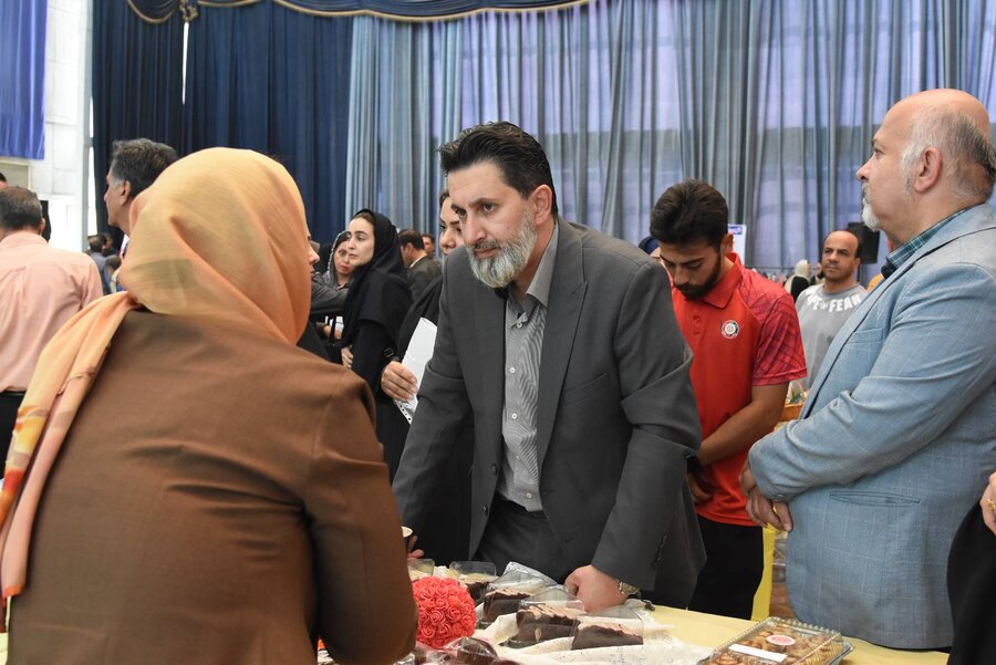 بازدید مدیرکل بهزیستی استان تهران از نمایشگاه «آفرینشگران توانمند» در شهرری؛ از معرفی ظرفیت‌های هنری تا پیگیری مسائل هنرمندان