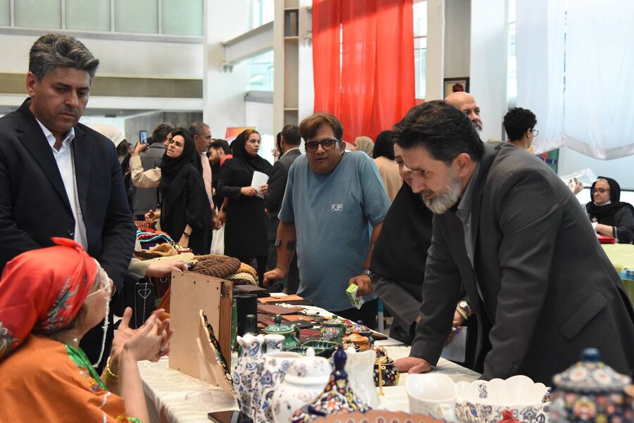 نمایشگاه «آفرینشگران توانمند» در شهرری برپا شد؛ تجلی اراده و مهارت روشنایی‌بخش معلولان در آستانه روز جهانی عصای سفید
