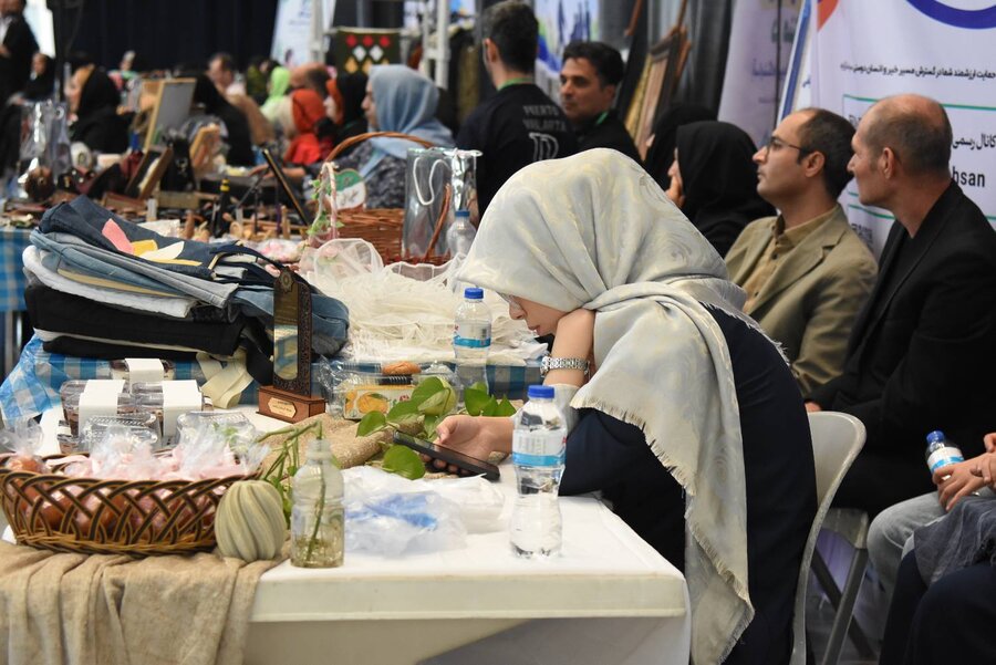 نمایشگاه «آفرینشگران توانمند» در شهرری برپا شد؛ تجلی اراده و مهارت روشنایی‌بخش معلولان در آستانه روز جهانی عصای سفید