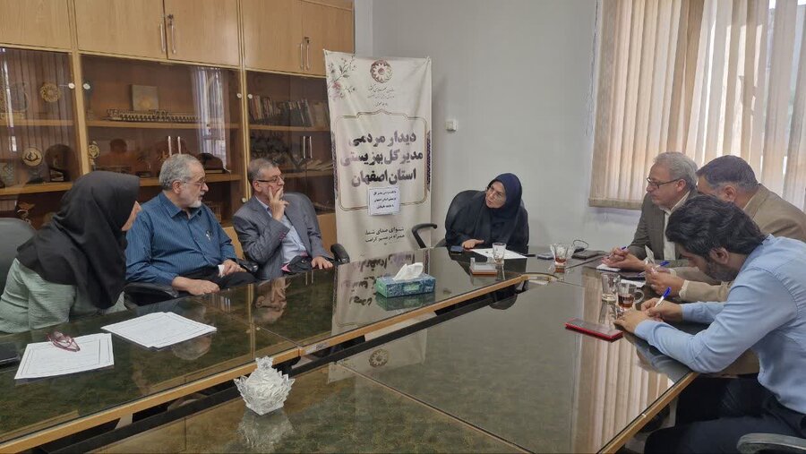 پاسخگویی بی‌واسطه مدیرکل بهزیستی اصفهان به مطالبات جامعه نابینایان در میز ارتباطات مردمی
