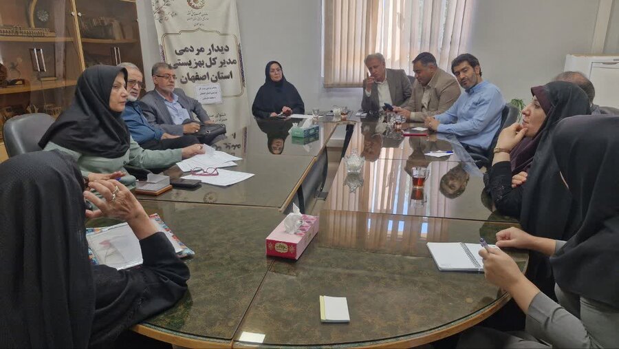 پاسخگویی بی‌واسطه مدیرکل بهزیستی اصفهان به مطالبات جامعه نابینایان در میز ارتباطات مردمی