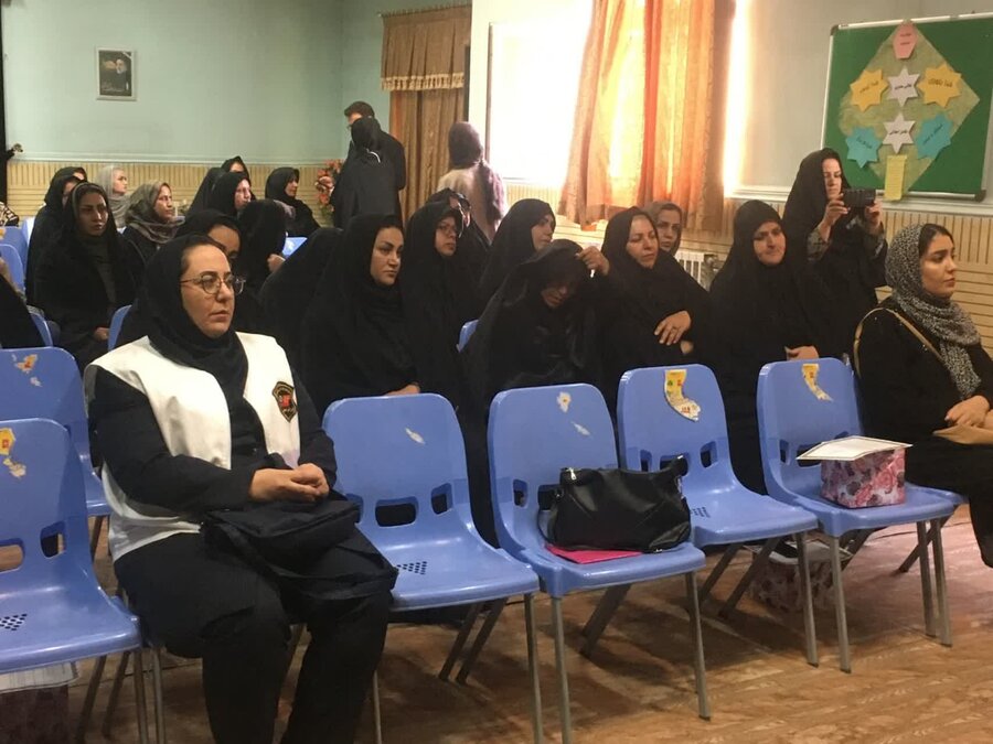 آموزش مهارتهای ارتباط بدون خشم با کودکان و نوجوانان به مادران در بهار