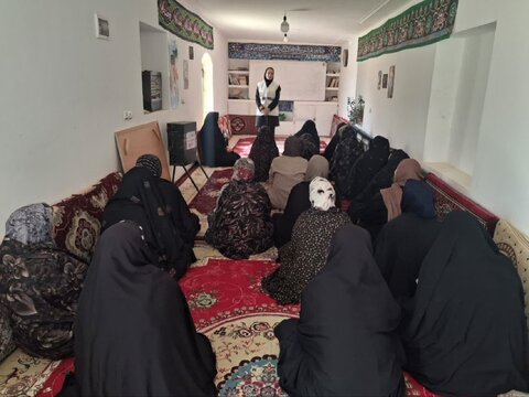 آموزش پیشگیری از آسیب‌های فضای مجازی و خشونت‌های خانگی در روستای تخت رزن