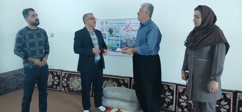 رئیس بهزیستی دهگلان با مددجوی نابینا دیدار کرد