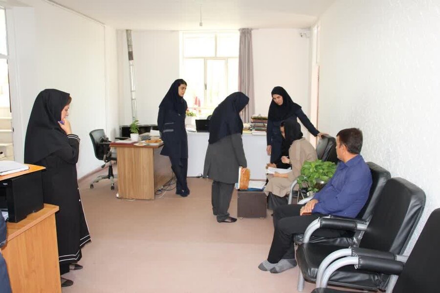 بویین میاندشت| بازدید کارشناسان اداره کل بهزیستی استان اصفهان از اداره و مرکز مثبت زندگی شهرستان بویین‌میاندشت
