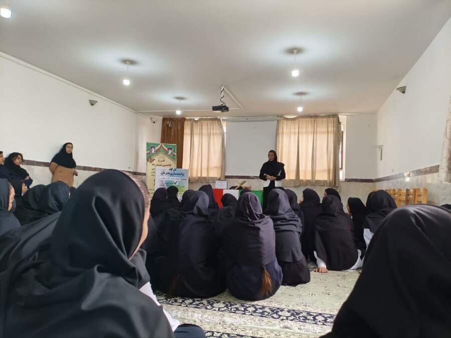 برگزاری کارگاه آموزشی پیشگیری از آسیب‌های اجتماعی در مدرسه فدک ضیاءآباد