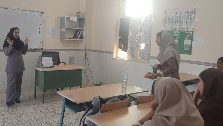 بندر خمیر | برگزاری کارگاه مهارت تاب‌آوری در دبیرستان ایمان کرویه