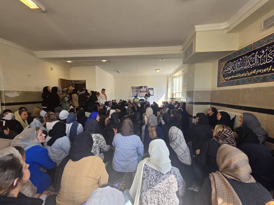 شیراز| از تنش تا تفاهم؛ کارگاه آموزشی «نوجوان، موبایل و قانون» برای اولیای دانش‌آموزان فرزانگان