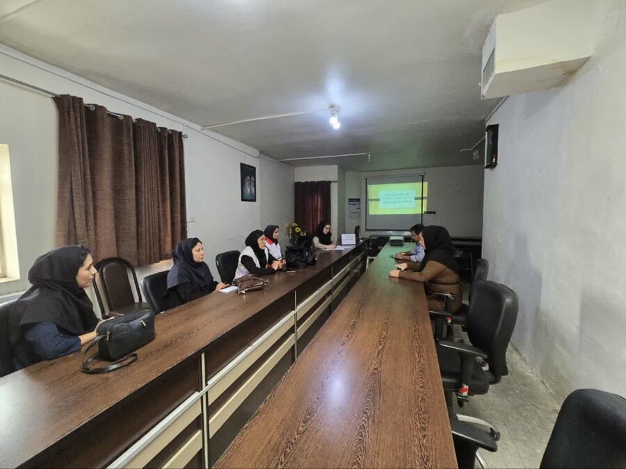 نشست بین‌بخشی اورژانس اجتماعی و ادارات دهگلان به مناسبت هفته سلامت روان برگزار شد