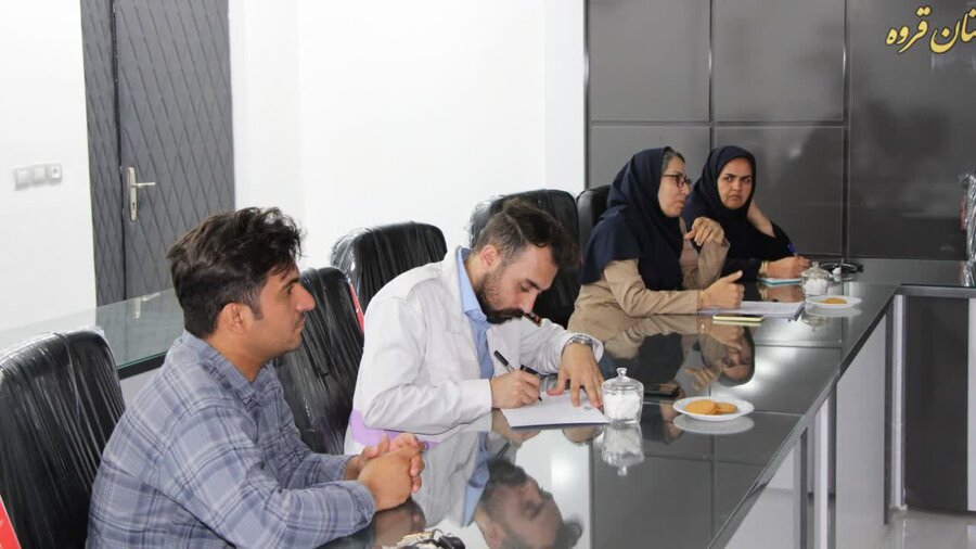 کمیته بین‌بخشی شناسایی مادران باردار در معرض آسیب در قروه برگزار شد