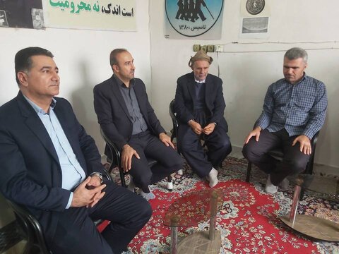 دیدار فرماندار و رئیس بهزیستی بوکان با جمعی از روشندلان به مناسبت روز جهانی عصای سفید