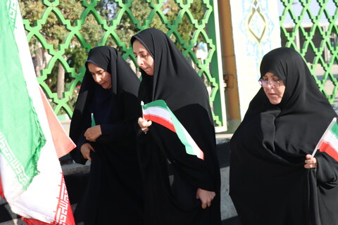 تصویرا حضور مدیرکل، معاونان و رؤسای واحدهای اداری بهزیستی استان مرکزی در رزمایش ۵۰ هزار نفری «جان‌فدای ایران»
