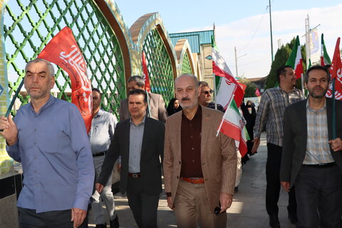 تصویرا حضور مدیرکل، معاونان و رؤسای واحدهای اداری بهزیستی استان مرکزی در رزمایش ۵۰ هزار نفری «جان‌فدای ایران»