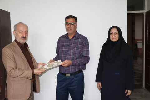 تجلیل از همکارنابینای شاغل در بهزیستی استان مرکزی به مناسبت هفته جهانی عصای سفید