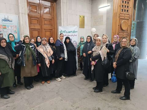 اردوی تفریحی بانوان سالمند شهرک مدنی همدان در آرامگاه بوعلی‌سینا برگزار شد