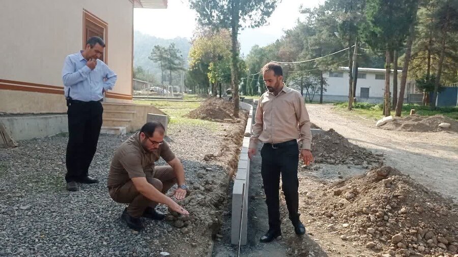 بازدید دبیرخانه مناسب‌سازی استان از پروژه جدول‌کشی و اصلاح سطوح شیب‌دار مجتمع فرهنگی توسکستان