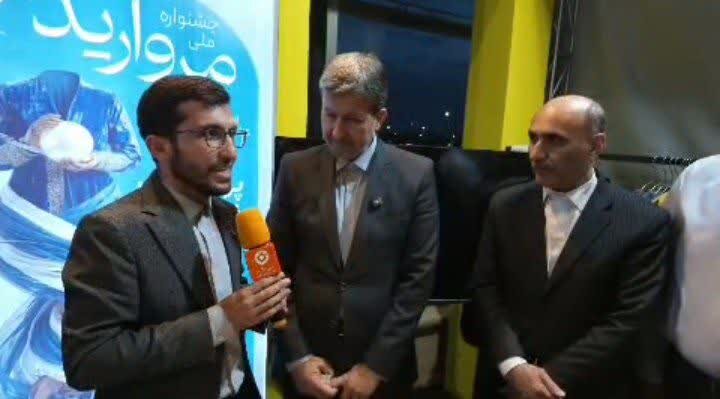 باهم ببینیم| نمایش هنر و توانمندی ناشنوایان در جشنواره «مروارید»؛ بازدید استاندار اصفهان از غرفه پژواک