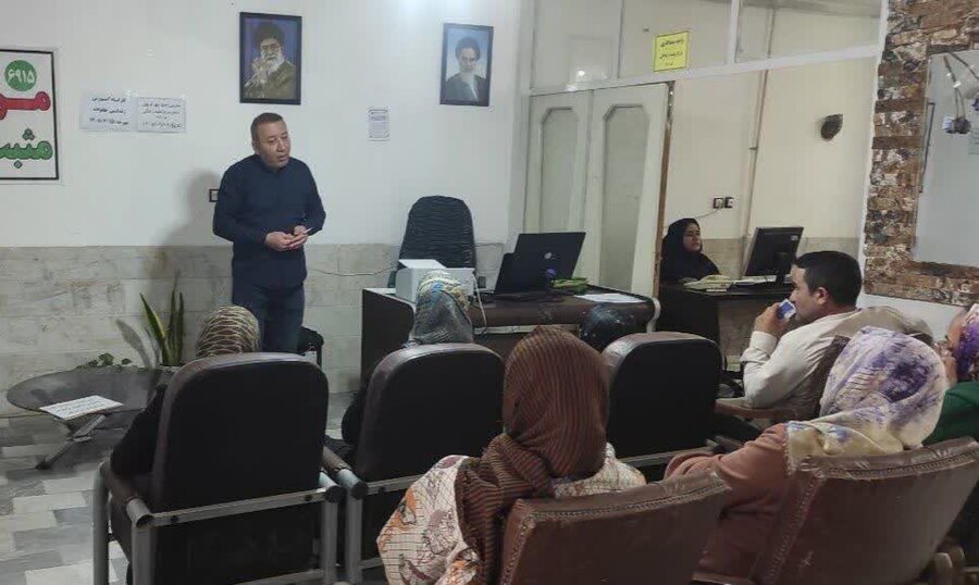 کارگاه آموزشی با موضوع «تاب‌آوری و مهارت‌های زندگی» در شهرستان تاکستان برگزار شد.