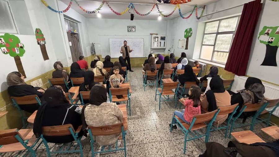 برگزاری جلسه تعاملی با اولیای دانش‌آموزان مدرسه بداق سلطان مهاباد با موضوع آسیب‌های فضای مجازی