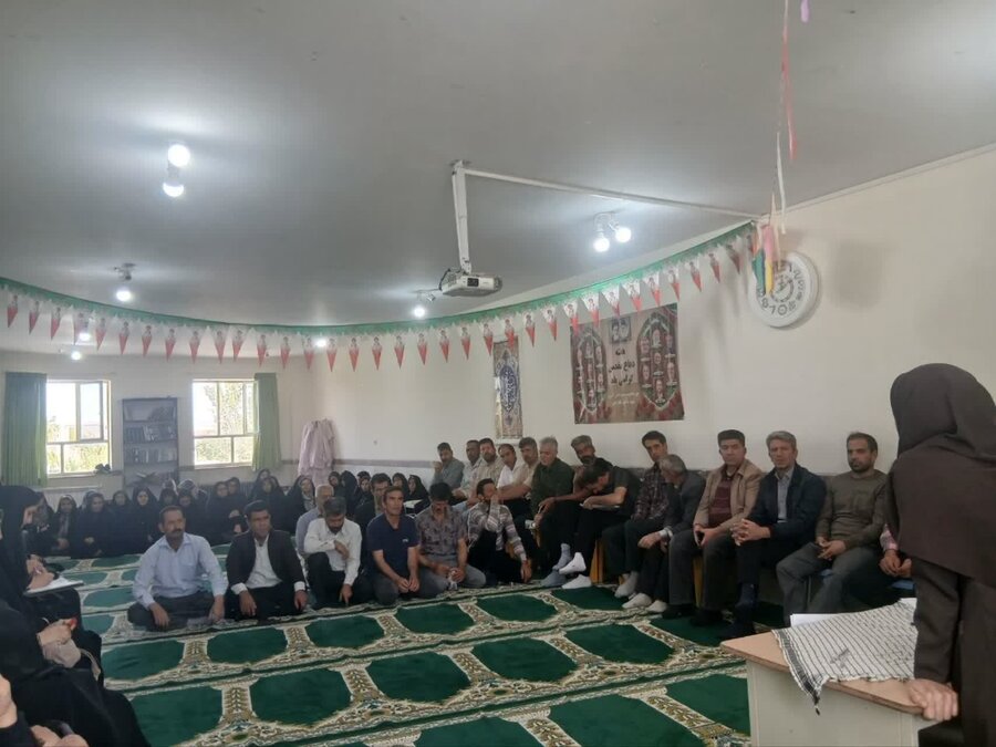 مهارت‌های فرزندپروری و ارتباط مؤثر؛ محور کارگاه آموزشی در دمق