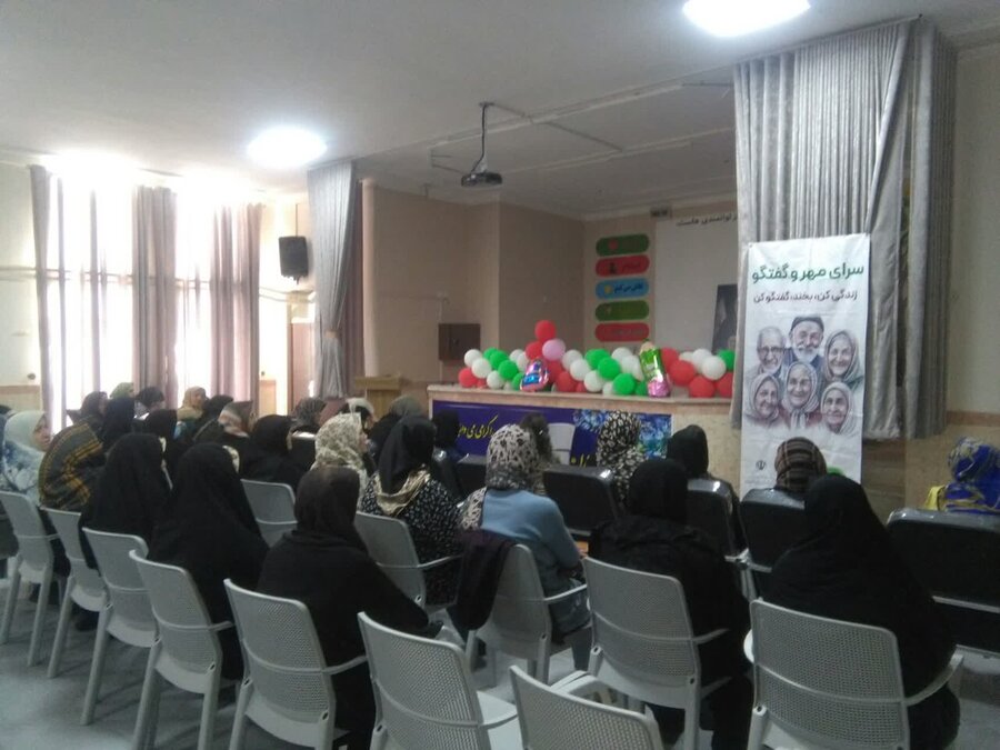 برگزاری کلاس آموزش امداد و نجات ویژه سالمندان در پاتوق مهر و گفت‌وگوی همدان
