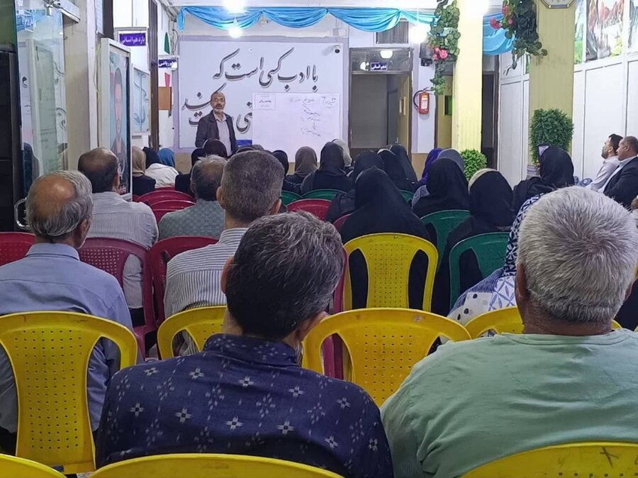 فیروزآباد |برگزاری جلسه آموزشی «خانواده، سلامت روان و نوجوان» در دبیرستان سما فیروزآباد