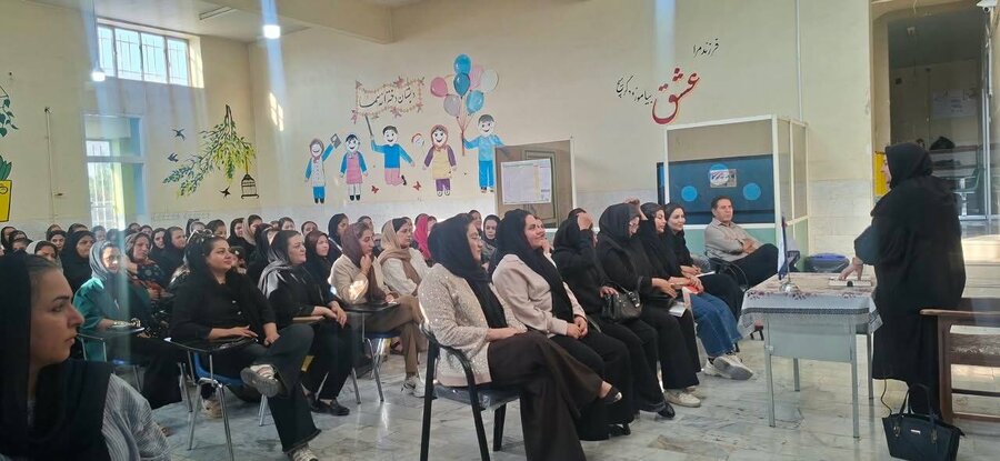 ارسنجان|برگزاری کارگاه مهارت‌های زندگی در مدرسه دخترانه سما همزمان با هفته سلامت روان